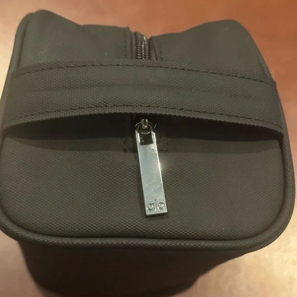 Alo Yoga All In Dopp Kit - Picture 4 of 7